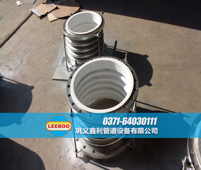 襯四氟不銹鋼<a href=http://m.cavemanastronomy.com target=_blank class=infotextkey>補償器</a>